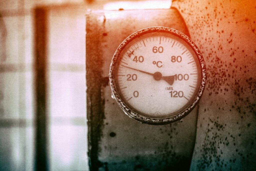 Industrial analog temperature gauge dial